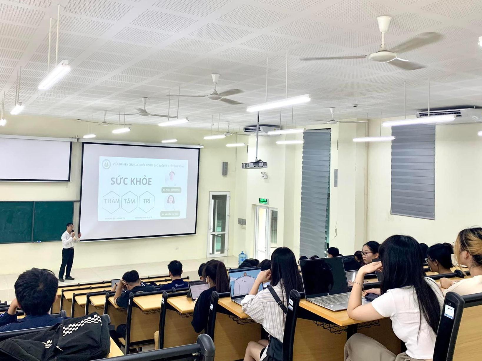HÀNH TRÌNH ĐƯA KHOA HỌC SỨC KHOẺ ĐẾN VỚI SINH VIÊN TRƯỜNG QUỐC TẾ- ĐẠI HỌC QUỐC GIA HÀ NỘI