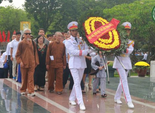 CÁN BỘ VIỆN IEP KỈ NIỆM 76 NĂM NGÀY THƯƠNG BINH LIỆT SĨ.